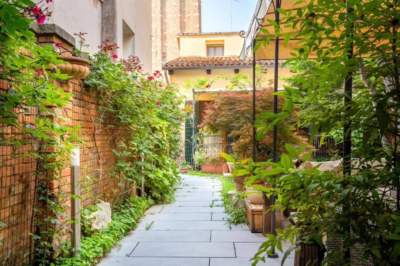 Апартаменты Al Campanile Madonna Dell'Orto Венеция 0*,