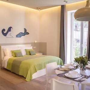 casa-della-sirena-partenope-sanita-centro-storico.hotels-amalfi.com/