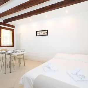 Bricola Biennale , Venezia Italia